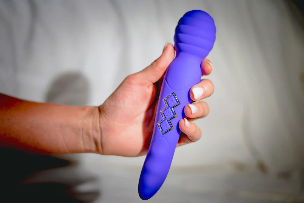 Zoe Vibrating Purple Wand